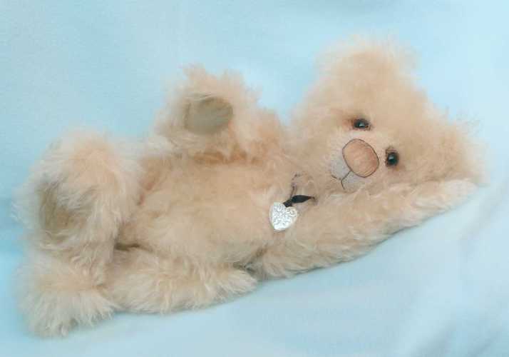 Davina_liegend_klein